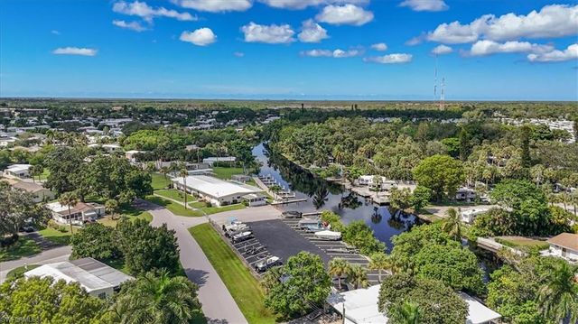 32 Sonderhen DR, Naples, FL 34114