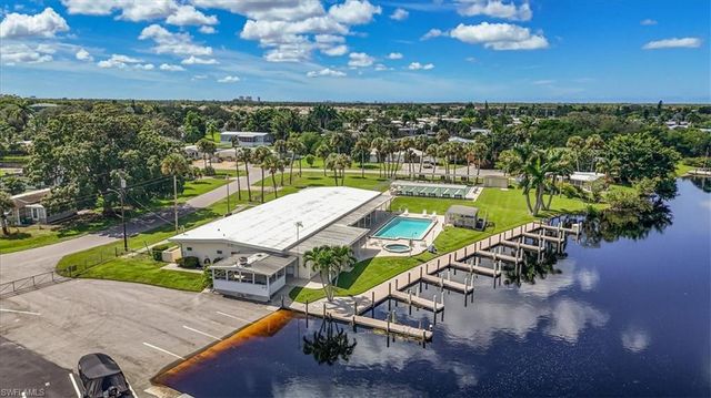 32 Sonderhen DR, Naples, FL 34114