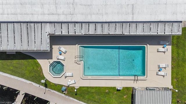 32 Sonderhen DR, Naples, FL 34114