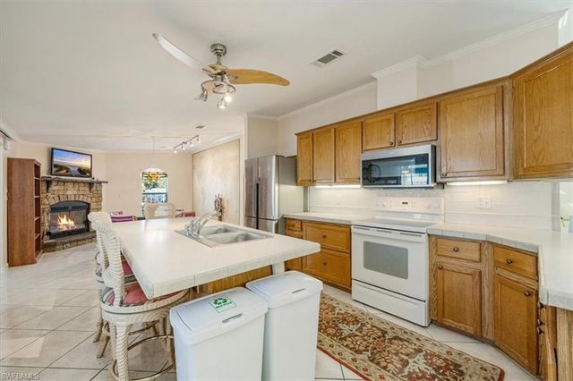 32 Sonderhen DR, Naples, FL 34114