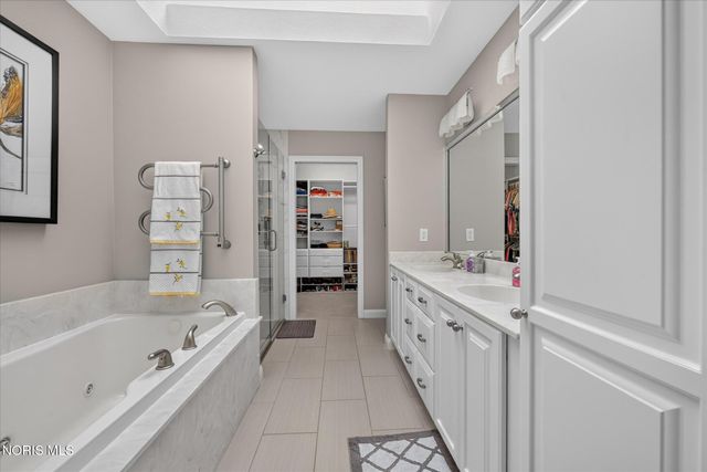 3915 Deer Valley Lane, Maumee, OH 43537