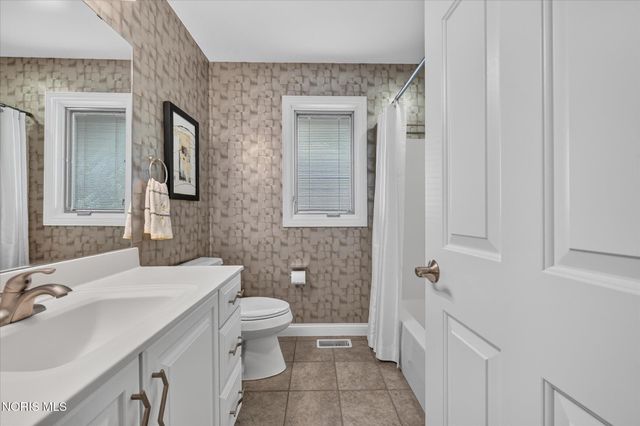 3915 Deer Valley Lane, Maumee, OH 43537