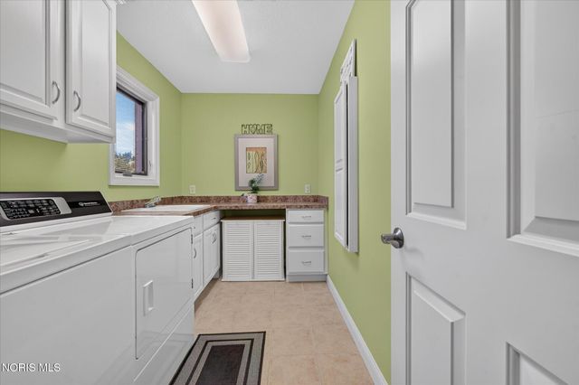 3915 Deer Valley Lane, Maumee, OH 43537