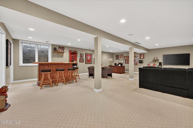 3915 Deer Valley Lane, Maumee, OH 43537