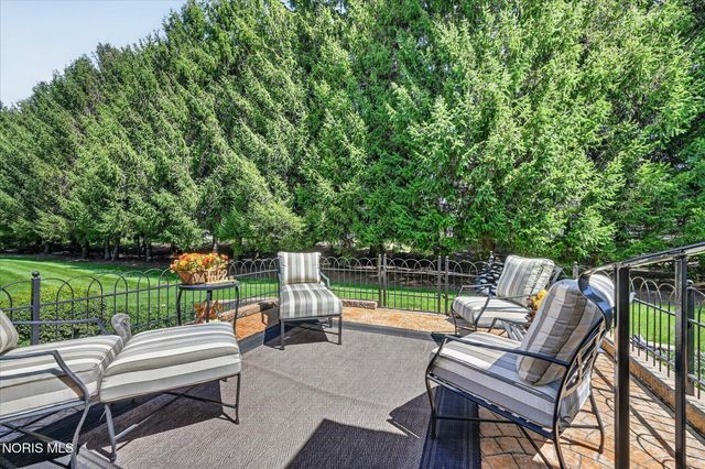 3915 Deer Valley Lane, Maumee, OH 43537
