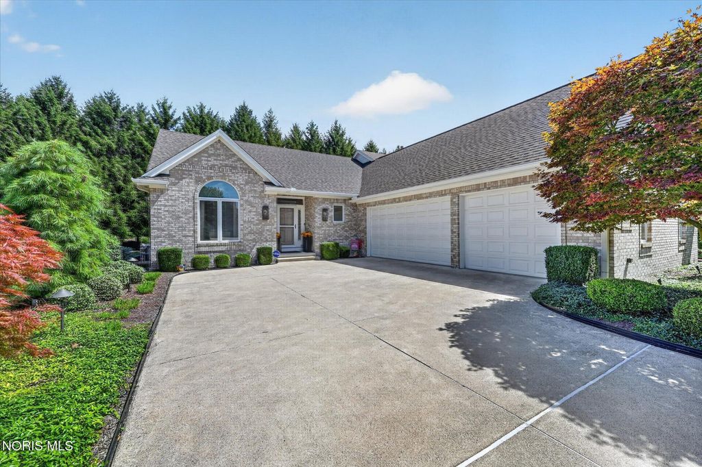 3915 Deer Valley Lane, Maumee, OH 43537