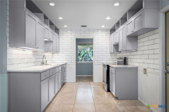 960 Twin Oaks Drive, New Braunfels, TX 78130