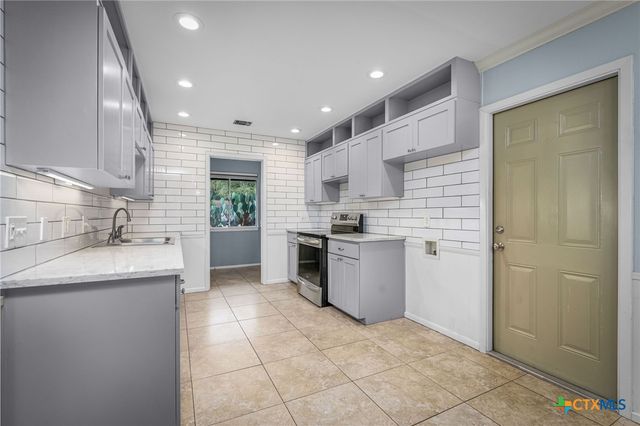 960 Twin Oaks Drive, New Braunfels, TX 78130