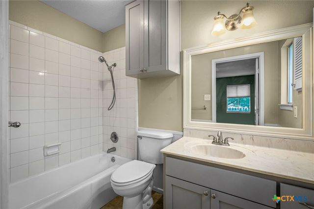 960 Twin Oaks Drive, New Braunfels, TX 78130