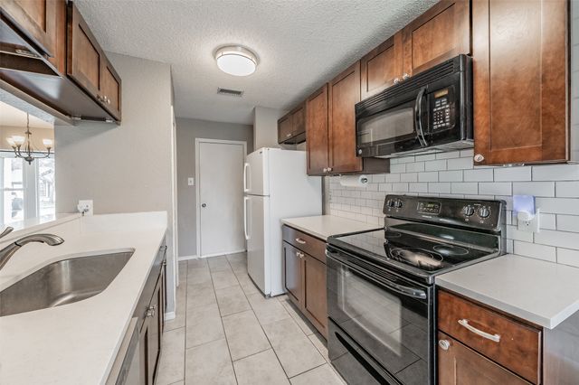 3808 Glengate Drive, Arlington, TX 76016