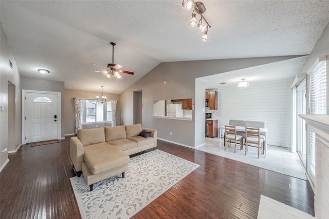 3808 Glengate Drive, Arlington, TX 76016