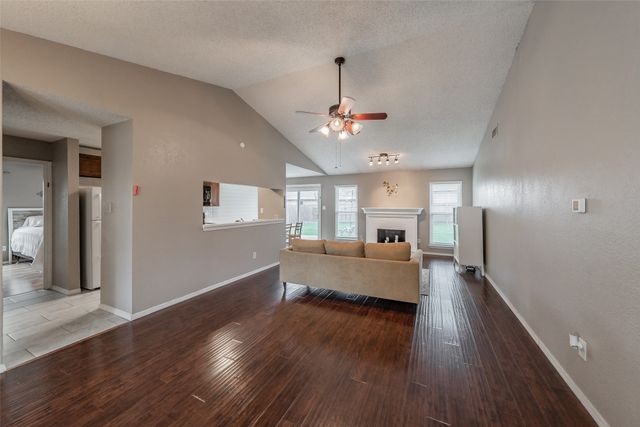 3808 Glengate Drive, Arlington, TX 76016