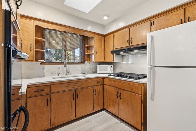 3595 Rolling Ridge Road NE, Canton, OH 44721