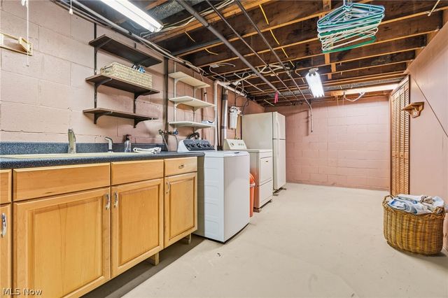 3595 Rolling Ridge Road NE, Canton, OH 44721