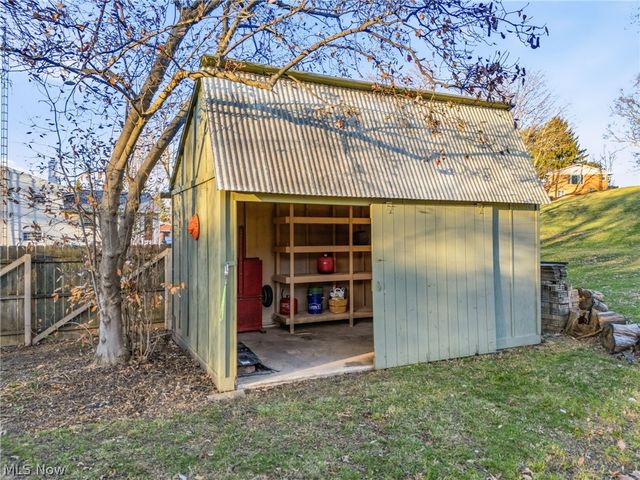 3595 Rolling Ridge Road NE, Canton, OH 44721