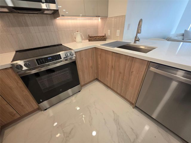 19501 W Country Club Drive 2306, Aventura, FL 33180