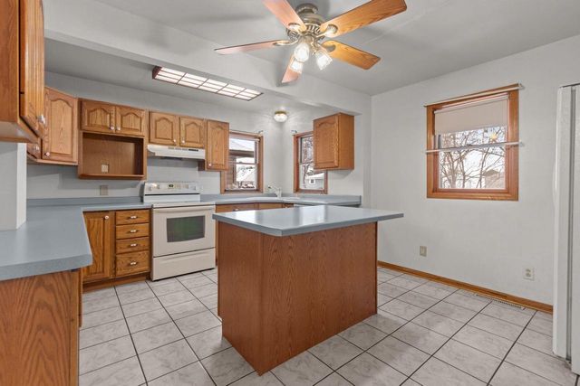 726 E LINCOLN AVENUE, Little Chute, WI 54140