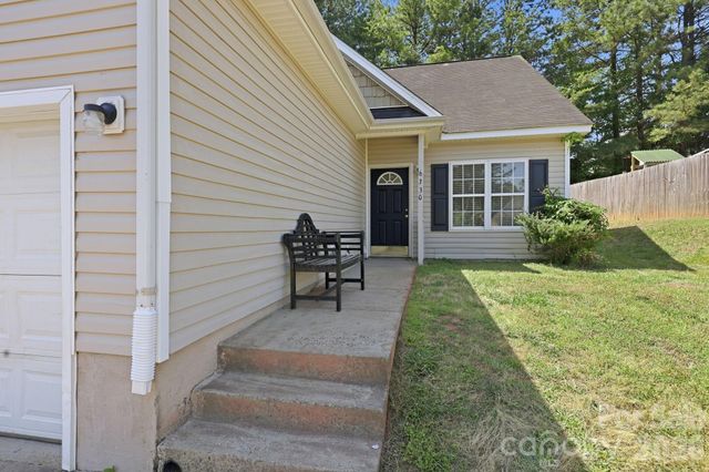 6330 Derryfield Drive, Charlotte, NC 28213