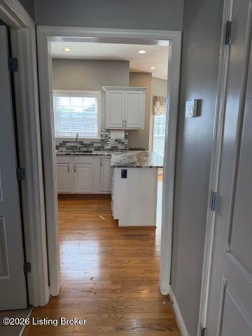 329 Links Dr, Simpsonville, KY 40067