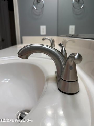 329 Links Dr, Simpsonville, KY 40067