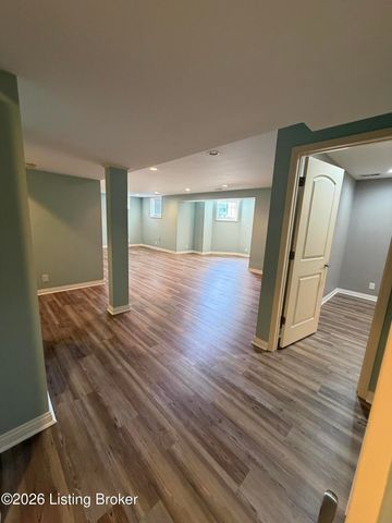 329 Links Dr, Simpsonville, KY 40067