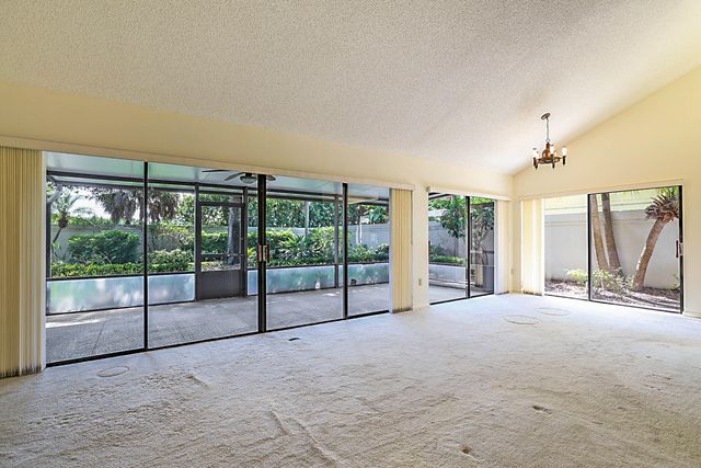 137 Seashore Drive, Jupiter, FL 33477