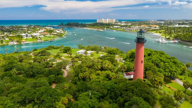 137 Seashore Drive, Jupiter, FL 33477