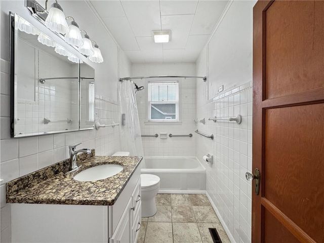 737 Washington Street, Weston, MO 64098