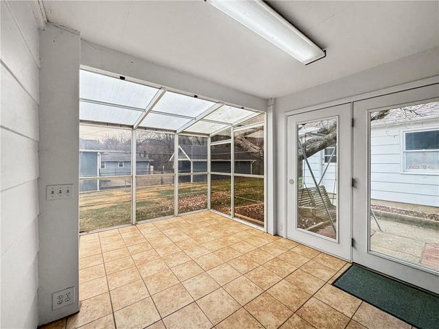 737 Washington Street, Weston, MO 64098