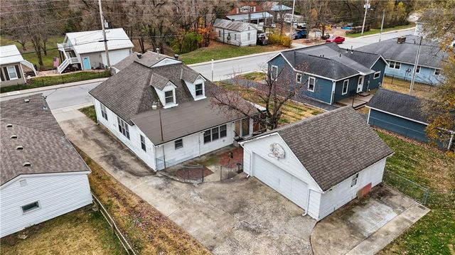 737 Washington Street, Weston, MO 64098