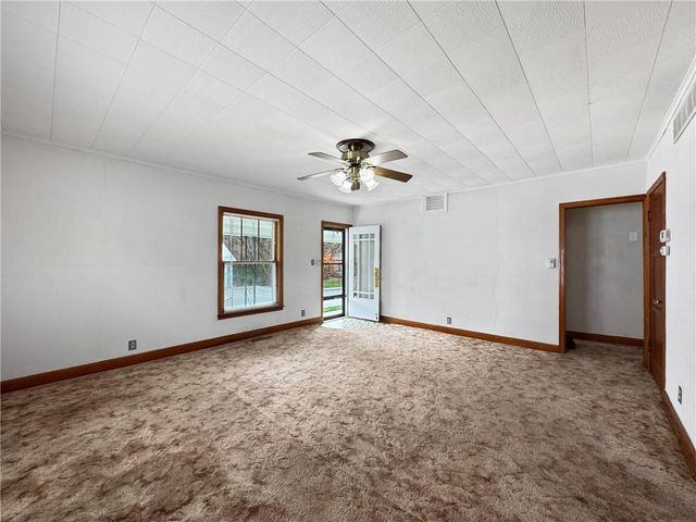 737 Washington Street, Weston, MO 64098