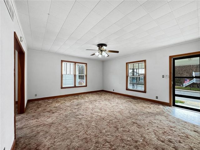 737 Washington Street, Weston, MO 64098