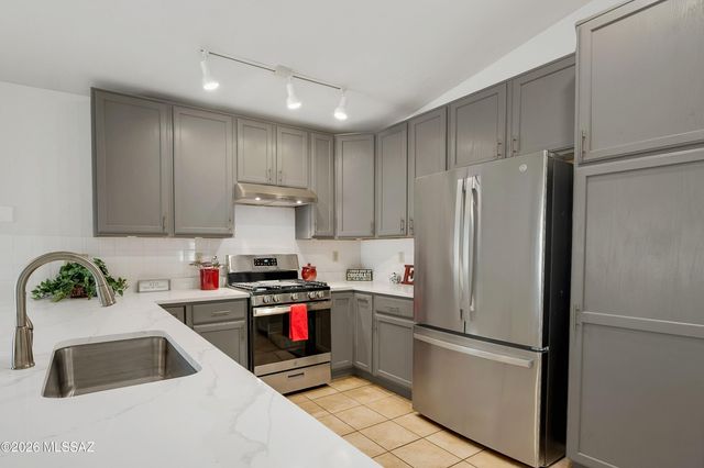 102 E Elixir Place, Oro Valley, AZ 85755