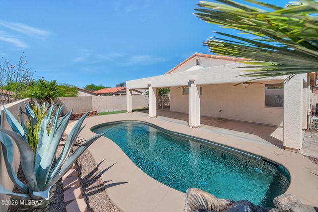 102 E Elixir Place, Oro Valley, AZ 85755