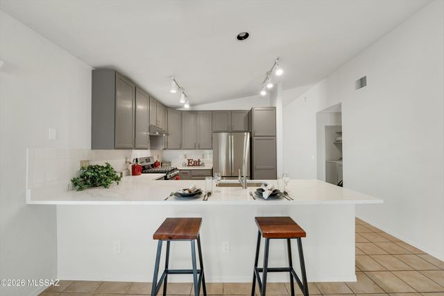 102 E Elixir Place, Oro Valley, AZ 85755