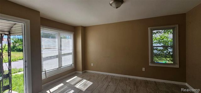 8095 Roselawn Street, Detroit, MI 48204