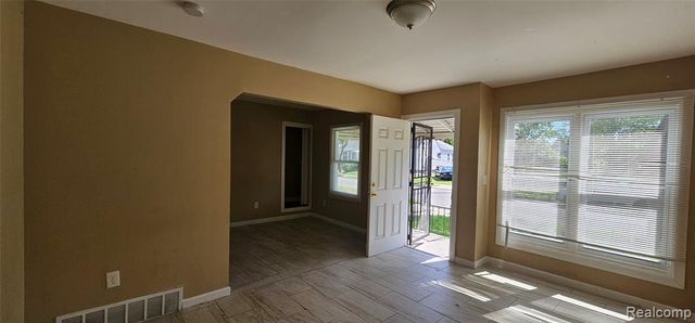 8095 Roselawn Street, Detroit, MI 48204