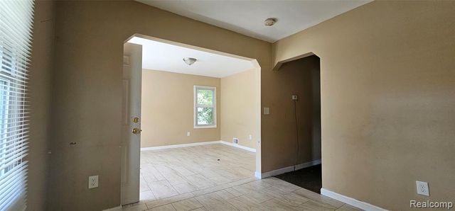 8095 Roselawn Street, Detroit, MI 48204