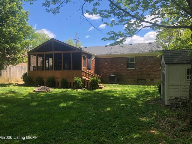 6811 Cedarwood Dr, Pewee Valley, KY 40056
