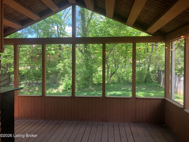 6811 Cedarwood Dr, Pewee Valley, KY 40056