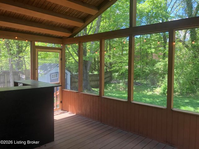 6811 Cedarwood Dr, Pewee Valley, KY 40056