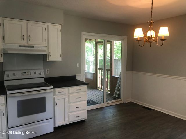 6811 Cedarwood Dr, Pewee Valley, KY 40056