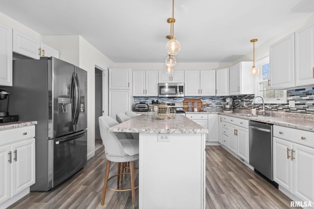 308 Winter Park Drive, Chatham, IL 62629