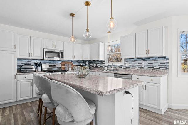 308 Winter Park Drive, Chatham, IL 62629