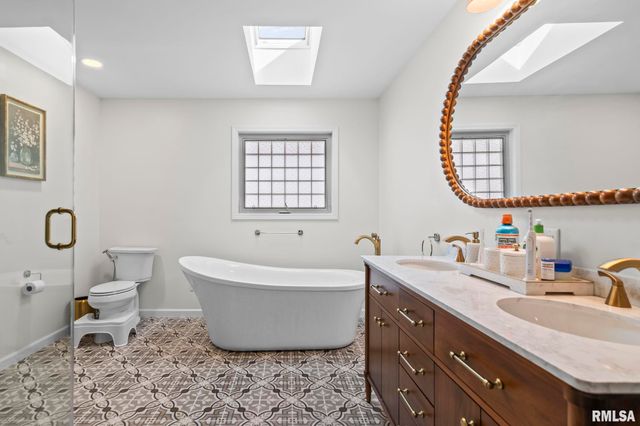 308 Winter Park Drive, Chatham, IL 62629