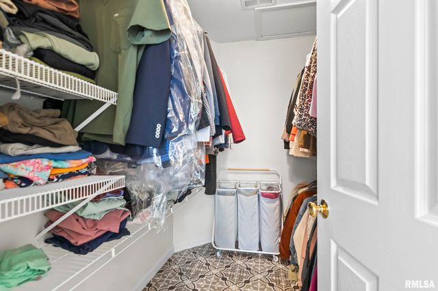 308 Winter Park Drive, Chatham, IL 62629