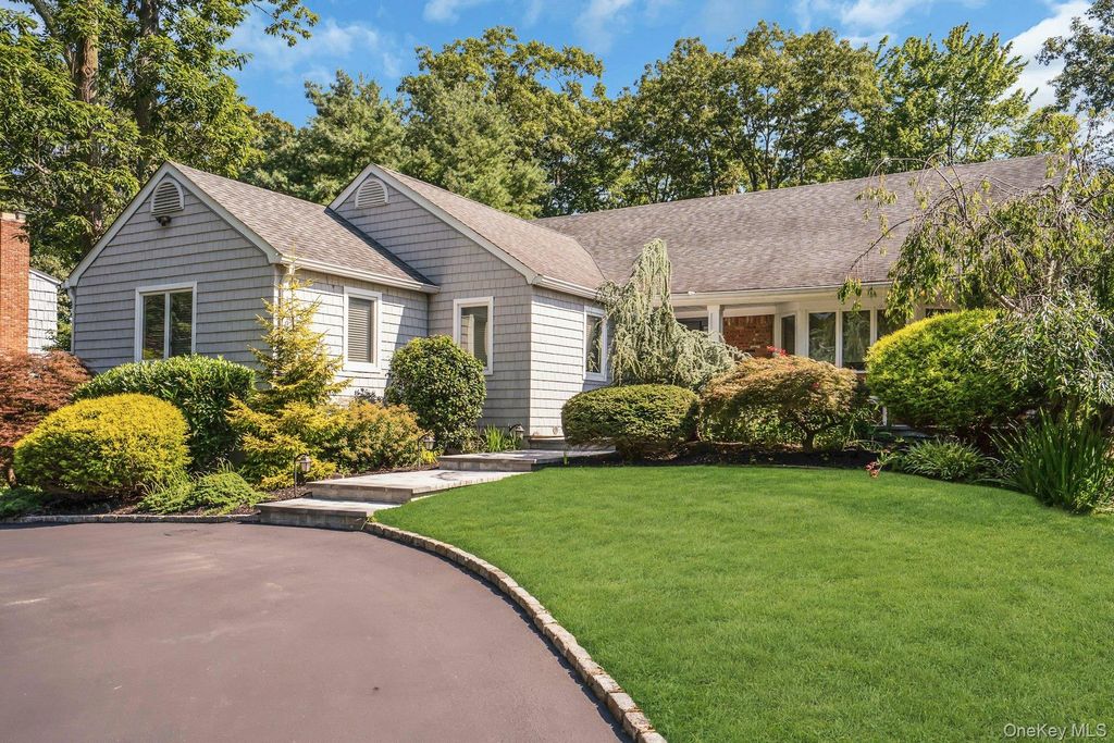 33 McCulloch Drive, Dix Hills, NY 11746 — photo 2