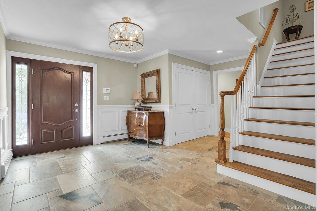 33 McCulloch Drive, Dix Hills, NY 11746 — photo 4
