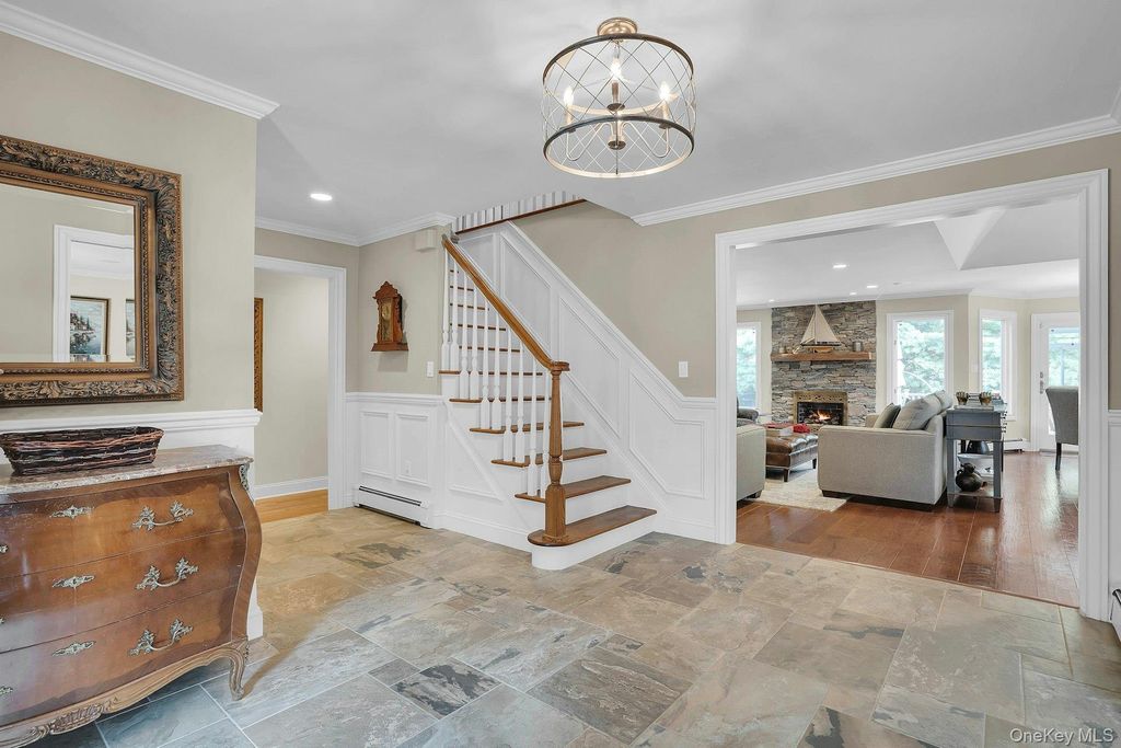 33 McCulloch Drive, Dix Hills, NY 11746 — photo 5