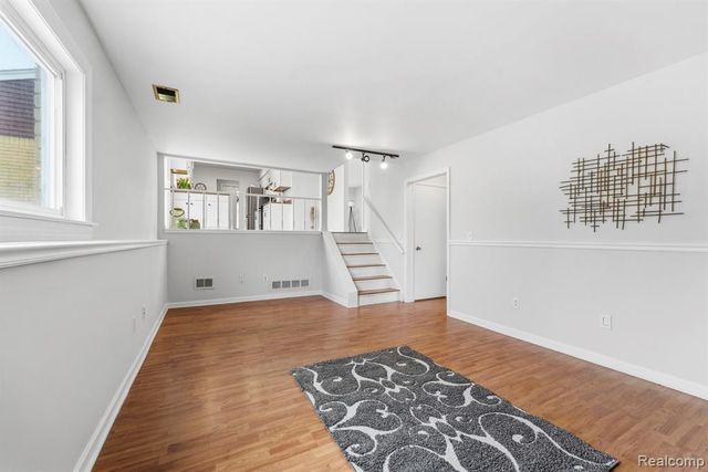 2031 Keystone Drive, Sterling Heights, MI 48310